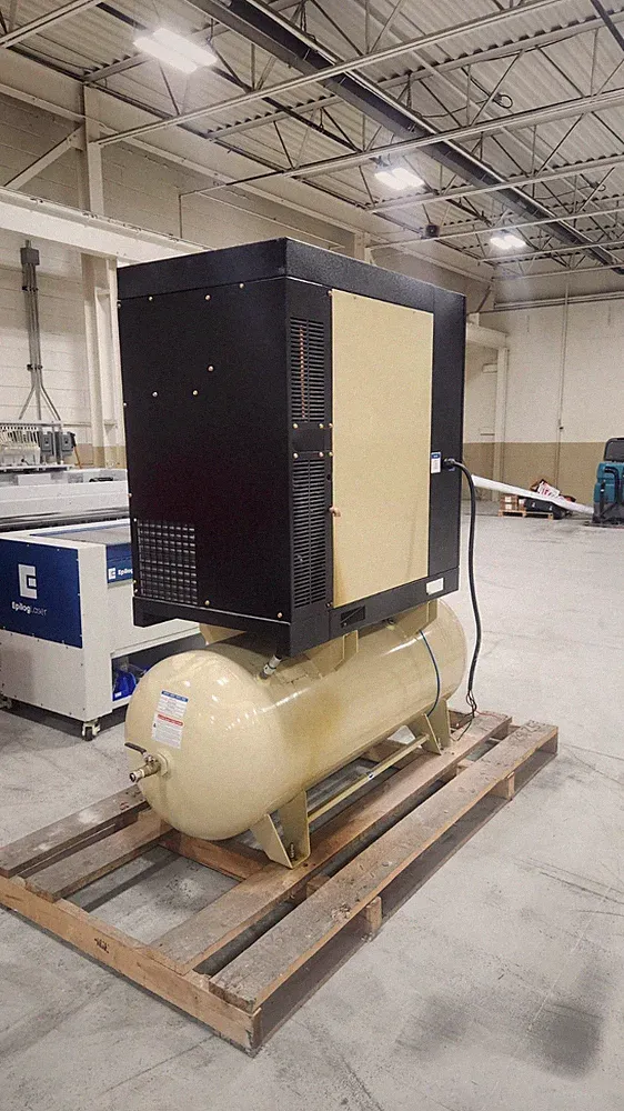 Ingersoll Rand R5.5i-TAS-115 7.5hp Rotary Screw Compressor with Dryer
