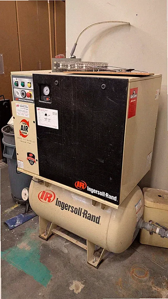 Ingersoll Rand Rotary Screw Air Compressor W/Dryer- 7.5HP - 125 PSI - 80 gallon