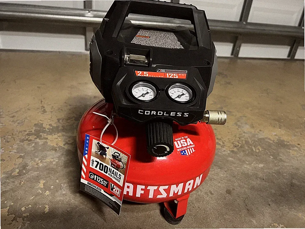 NEW Craftsman V20 Cordless Portable 2.5-Gal 125 PSI Air Compressor (OPEN BOX)